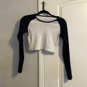 Brandy Melville | Baseball Tee Long Sleeve Crop Top